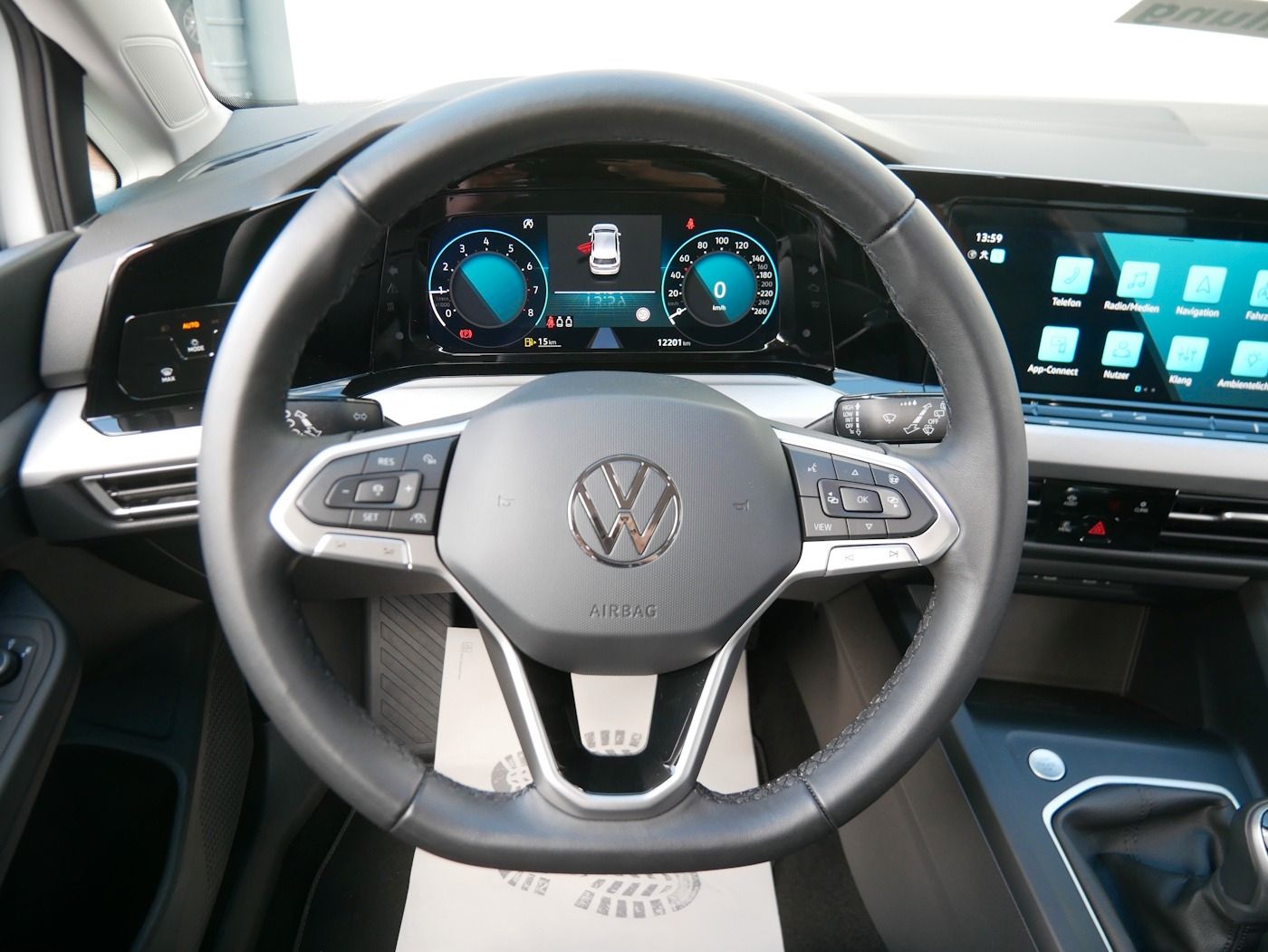 Fahrzeugabbildung Volkswagen Golf -VIII 1.0 Life NEU39T Standhz Kamera ACC SH