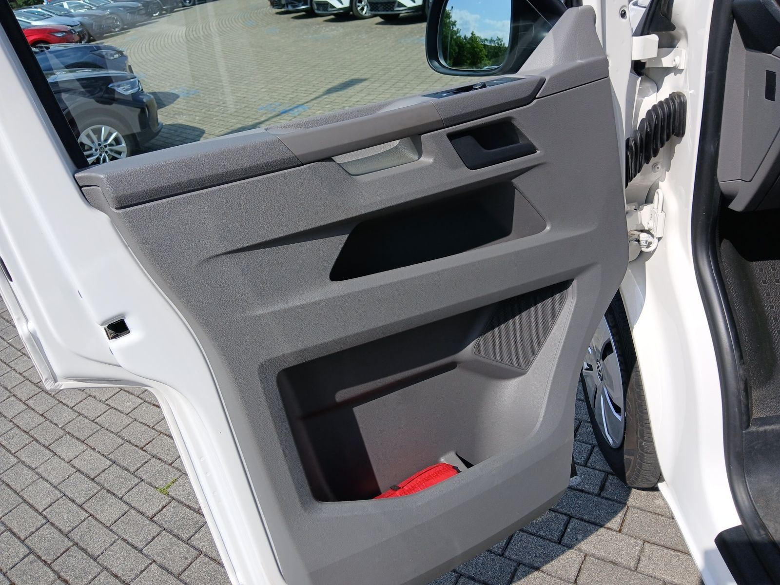 Fahrzeugabbildung Volkswagen T6 Transporter T6.1 TDI Kasten LED AHK RFK KLIMA