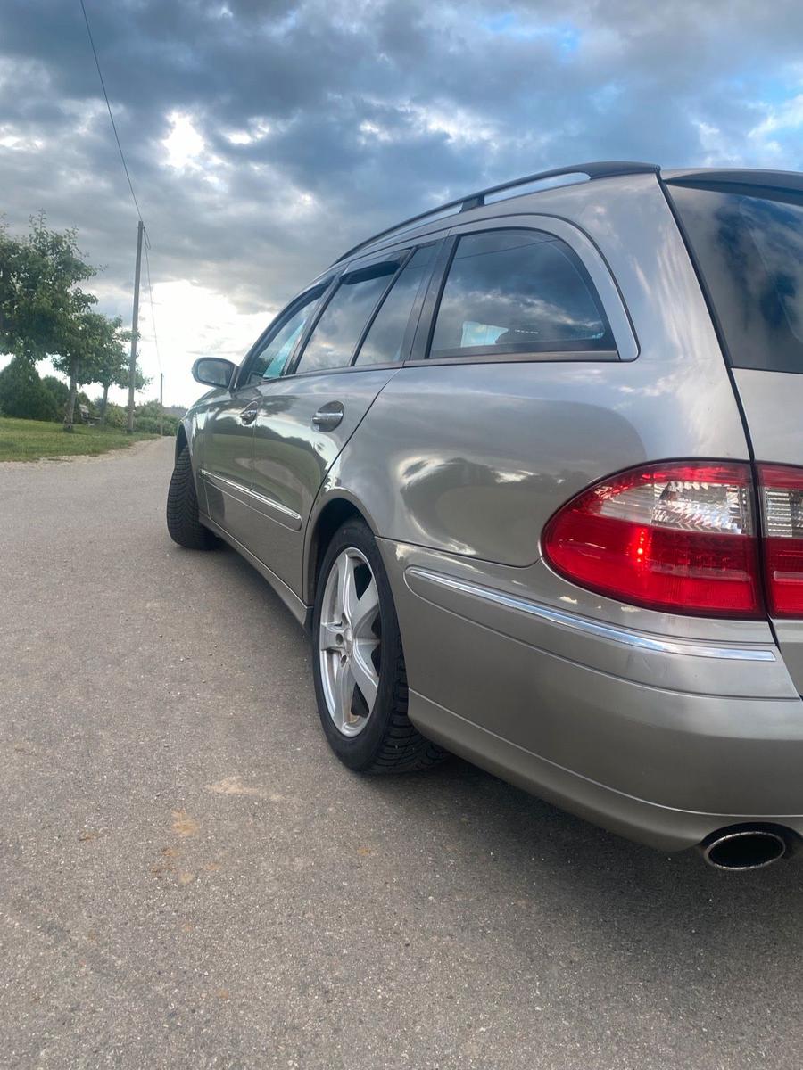 Mercedes-Benz E320 2004 — photo 15