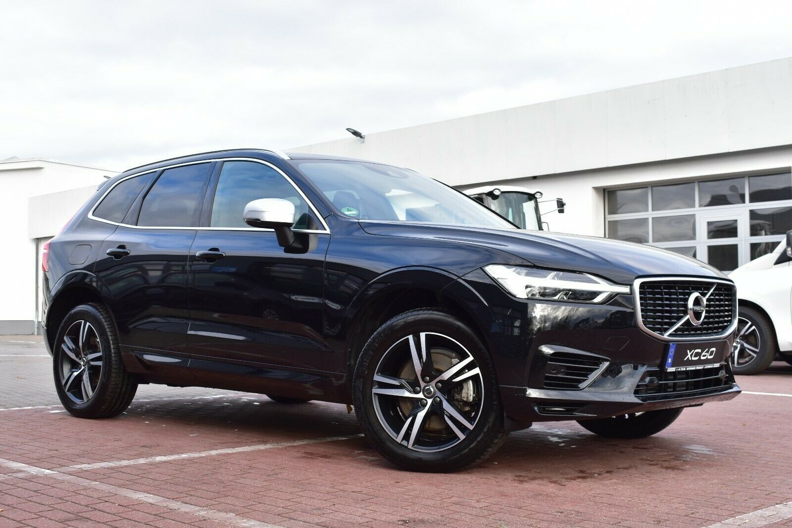 Fahrzeugabbildung Volvo XC60 T8 Twin Engine R-Design*AHK*LUFT*Polestar*