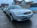 Ford Mondeo 1.8 Benzin fährt sich ohne Pro... - Ford Mondeo in Braunschweig