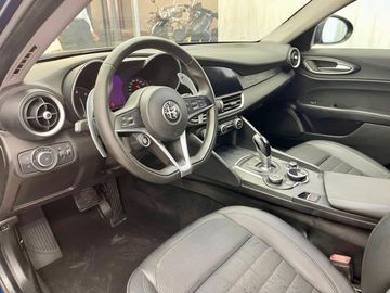 Alfa-Romeo Giulia - 10