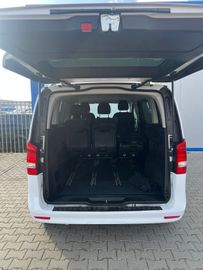Mercedes V 220 - 10