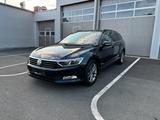 Volkswagen Passat 2.0 TDI R-Line DSG TÜV Neu AHK 