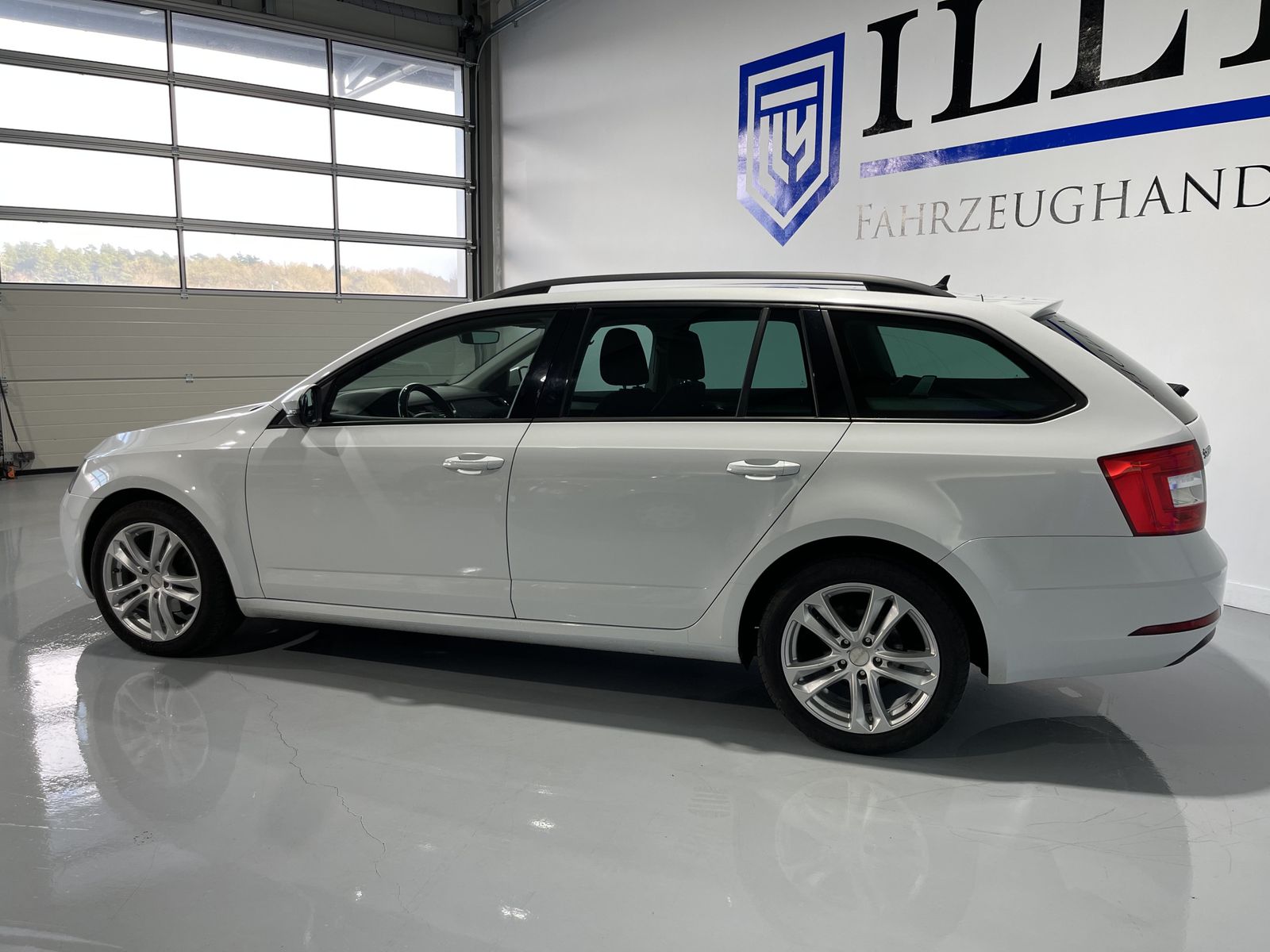 Fahrzeugabbildung SKODA Octavia Ambition 2.0 TDI*ACC*Navi*Klima*PDC*