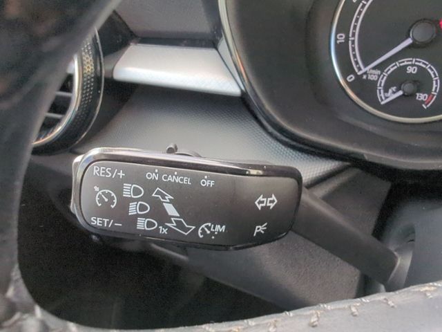 Fahrzeugabbildung SKODA Fabia 1.0 MPI Ambition CLIMATRONIC SITZHZG SMART