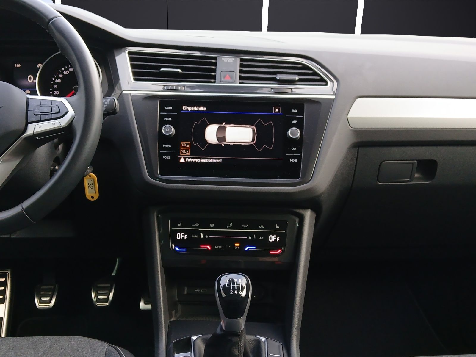 Fahrzeugabbildung Volkswagen Tiguan TSI Move LED CarPlay ACC PDC SHZ LHZ