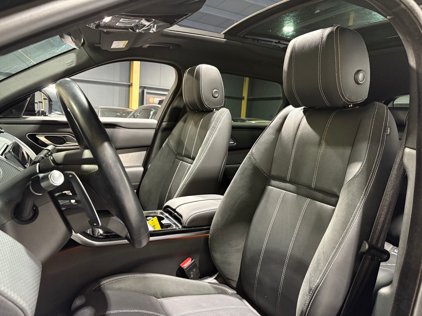 Fahrzeugabbildung Land Rover Range Rover Velar R-Dynamic SE/PANO/MEMORY/APPLE
