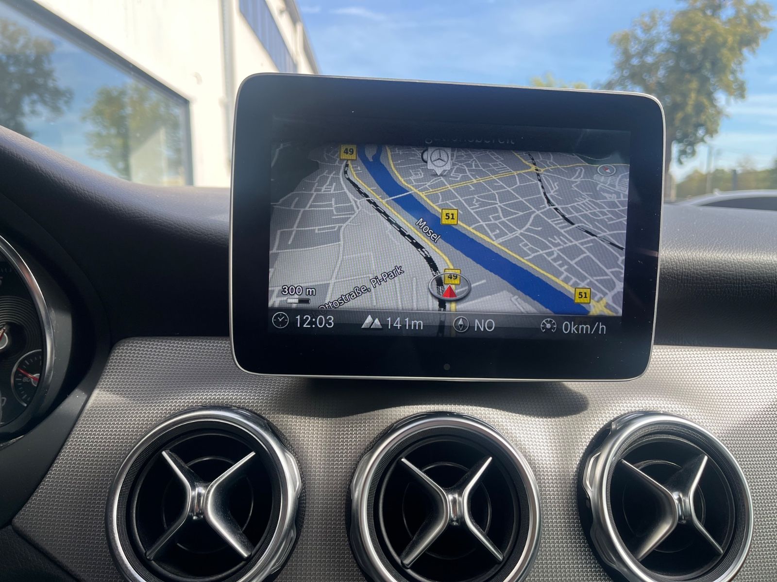 Mercedes-Benz GLA 180 Automatik-Navi-LED-PDC-Sportsitze – Bild 22