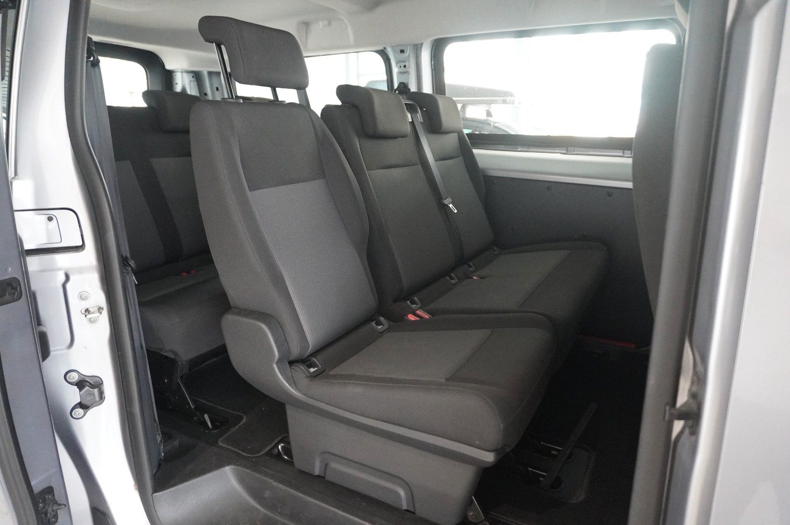 Fahrzeugabbildung Opel Vivaro C Kombi 2.0D "L" 9-SITZER NAVI/TEMP./DAB+