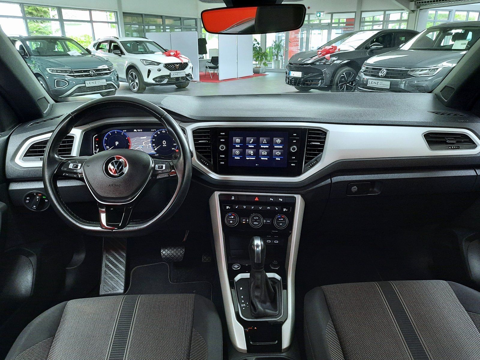 Fahrzeugabbildung Volkswagen T-Roc Cabrio Style TSI DSG *Navi*AHK*Cam*PDC*LED