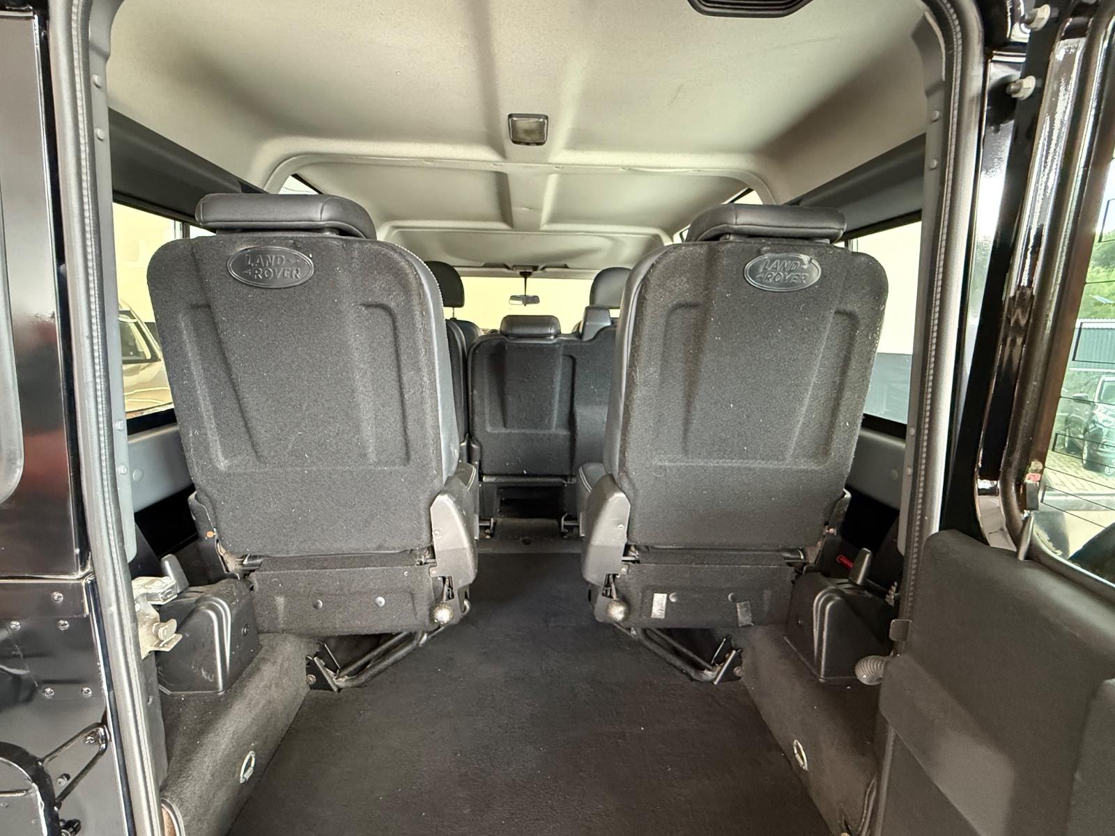 Land Rover Defender 110 SE 122ch - 1 ère main - 7 Places - Climatisation - Attelage