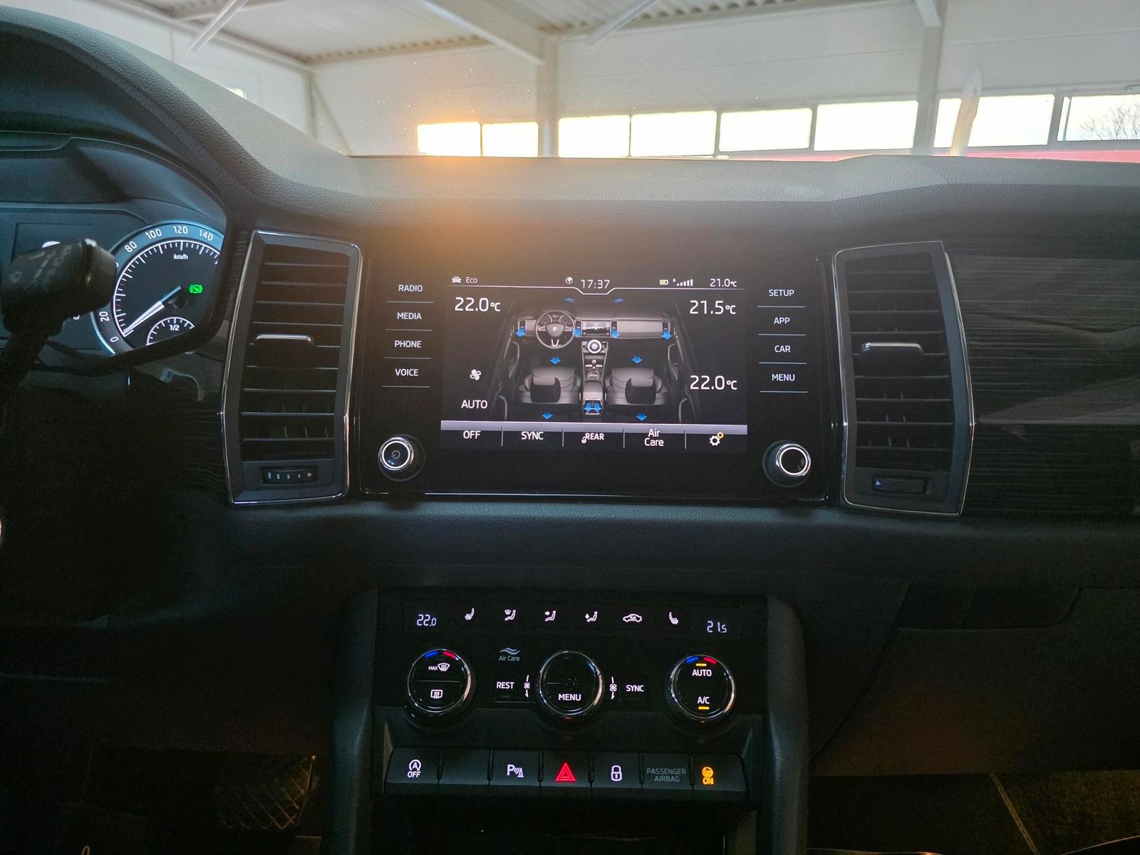 Fahrzeugabbildung SKODA 2.0 Kodiaq 4x4/1.Hd/Navi/CAM/Keyless/ACC/Memo