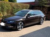 Skoda Superb 2.0 TDI SCR 140kW DSG 4x4 L&K Combi L&K - Skoda Superb aus 2016 mit Diesel-Antrieb: Kombi, 2.0