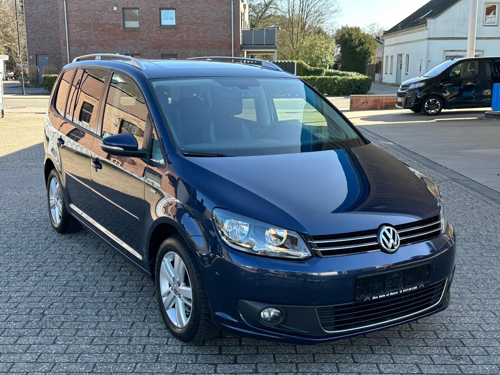 Volkswagen Touran 1.6 TDI LIFE/DSG/PANORAMA/7-SITZER