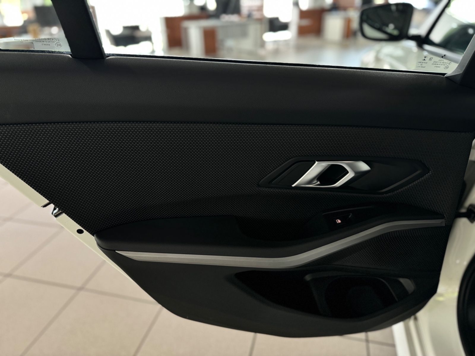 Fahrzeugabbildung BMW 330e Advantage DAB CockPit+ PDC Geschwindigkeit