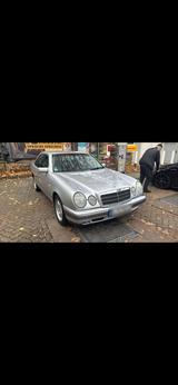 Mercedes-Benz Mercedes W210 E240 Elegance - Mercedes-Benz E 240 Gebrauchtwagen in Berlin