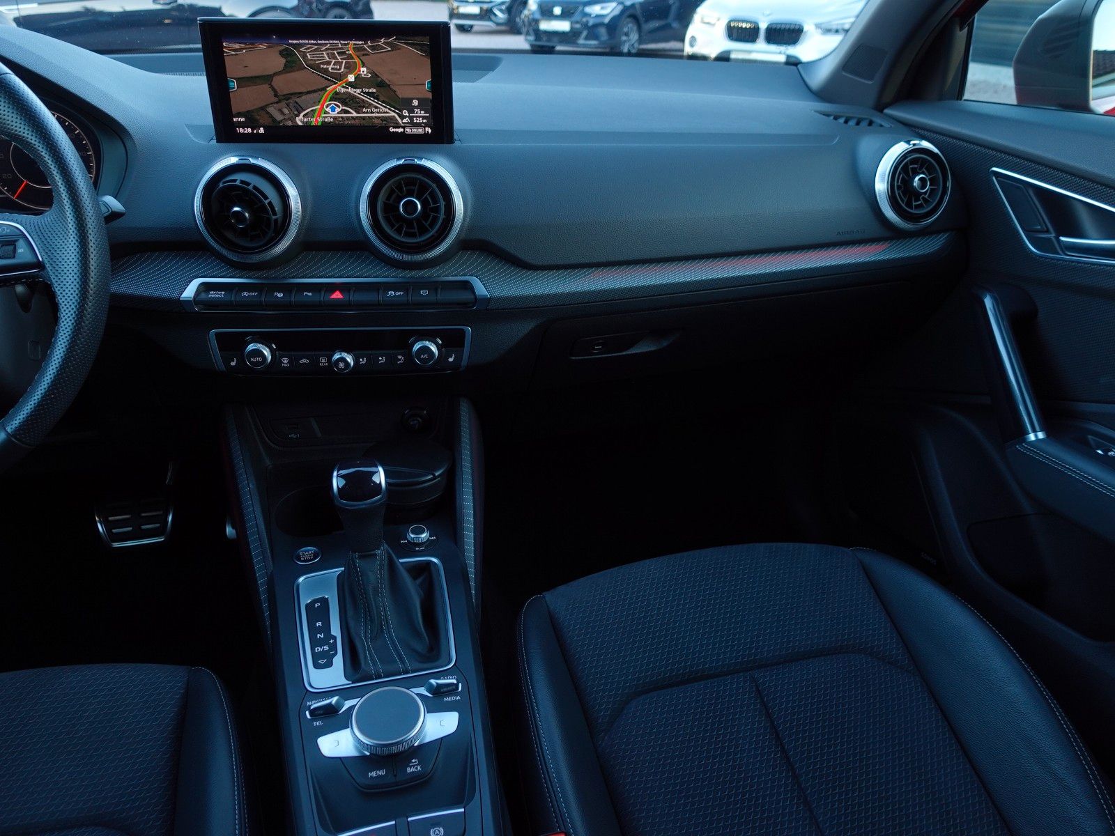 Fahrzeugabbildung Audi Q2 35 TFSI S tronic S line AHK/SONOS/19"LMR/....