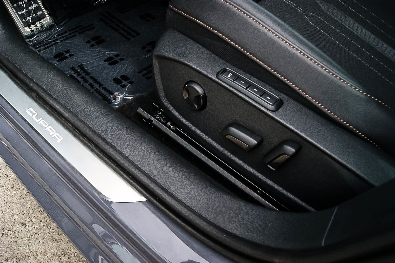 Fahrzeugabbildung CUPRA Leon Sportstourer e-Hybrid PANORAMA CARPLAY ACC