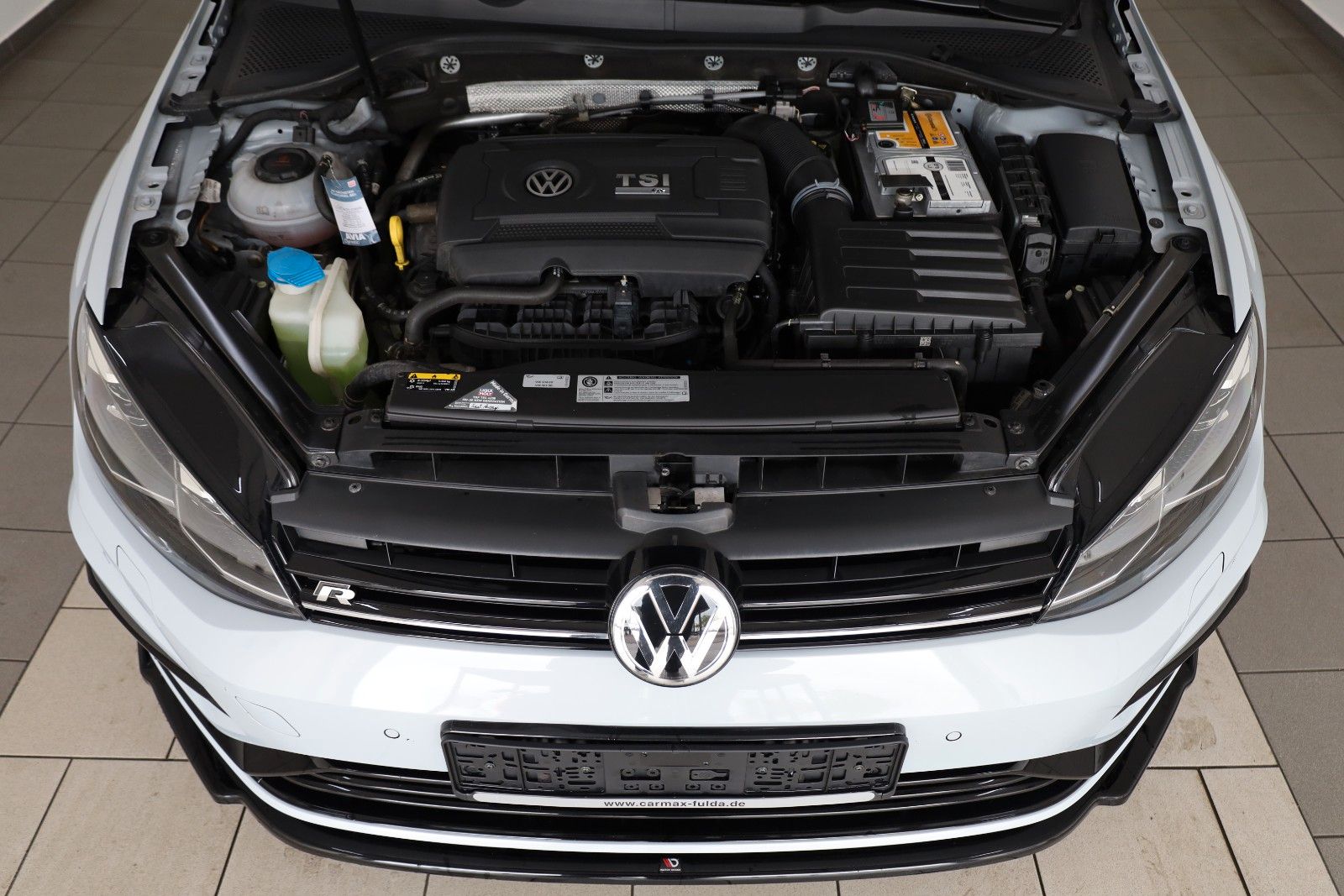 Fahrzeugabbildung Volkswagen Golf VII Lim. R 4M Navi,LED,PDC,Kamera,SH,SR+WR