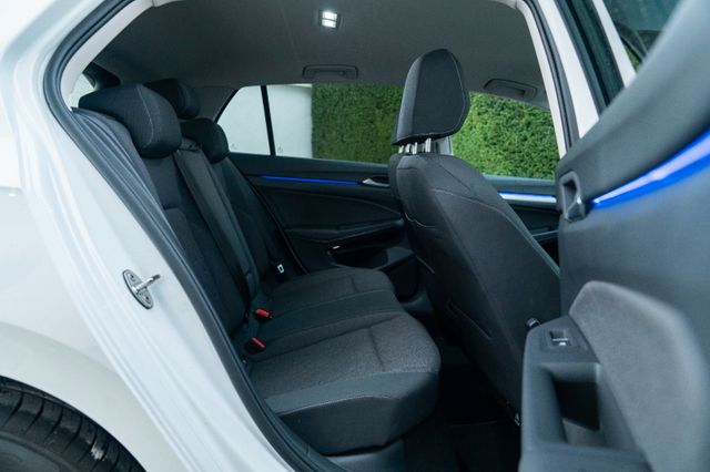 Volkswagen Golf 8 2.0 TDI LIFE/ BUSINESS/ AHK/ LED+ Volkswagen Golf 8 2.0 TDI LIFE/ BUSINESS/ AHK/ LED+