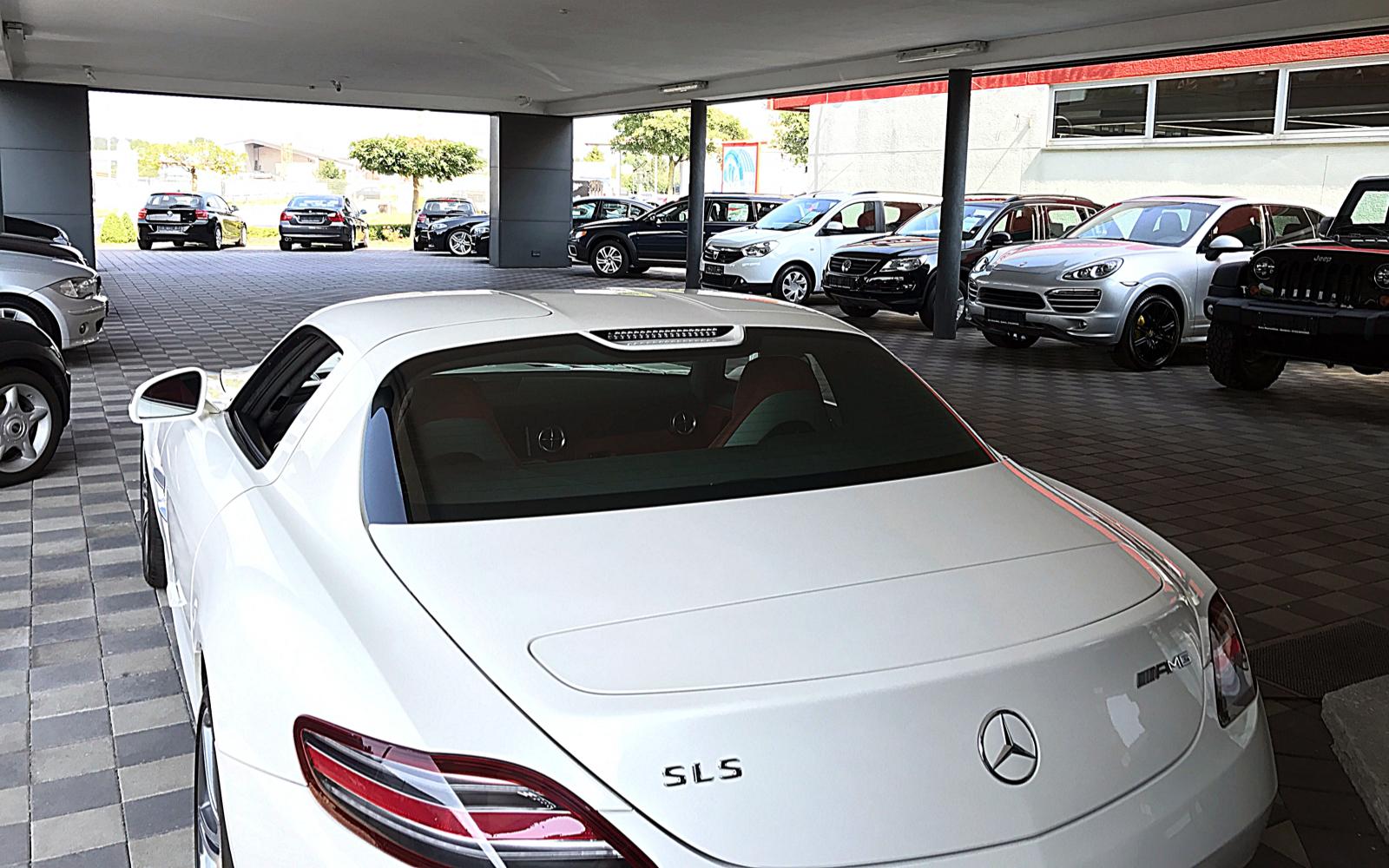 showroom-image-top