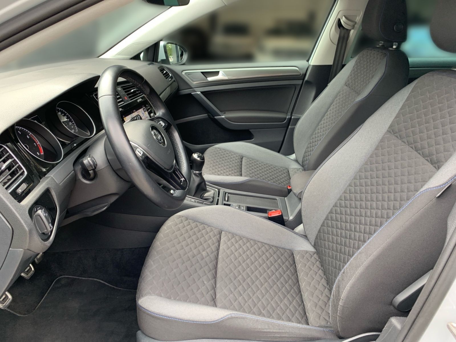 Fahrzeugabbildung Volkswagen Golf VII 1.0 TSI BMT/Start-Stopp Join Navi