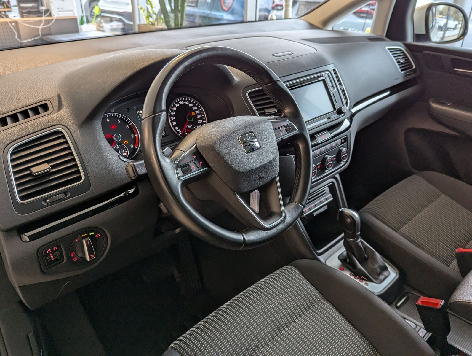 Fahrzeugabbildung SEAT Alhambra 1.4 TSI DSG Style 7-Sitze Cam Shz LM17"