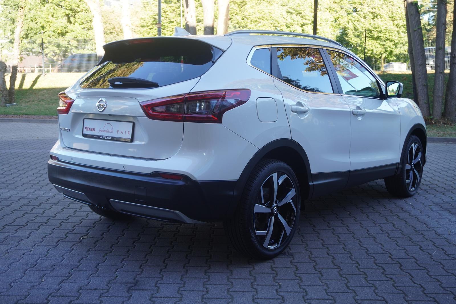 Nissan Qashqai 1.3 Tekna LED Navi Panorama 360° AHK