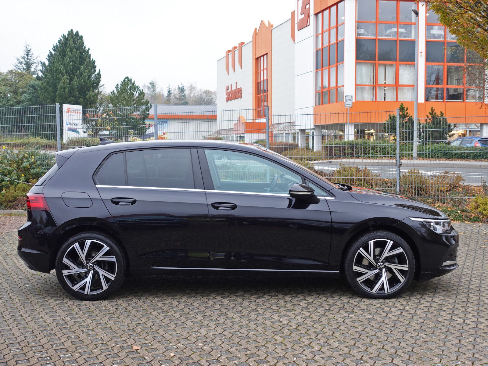 Fahrzeugabbildung Volkswagen Golf 2.0 TSI DSG 4MOTION Style IQ.Light Assist.