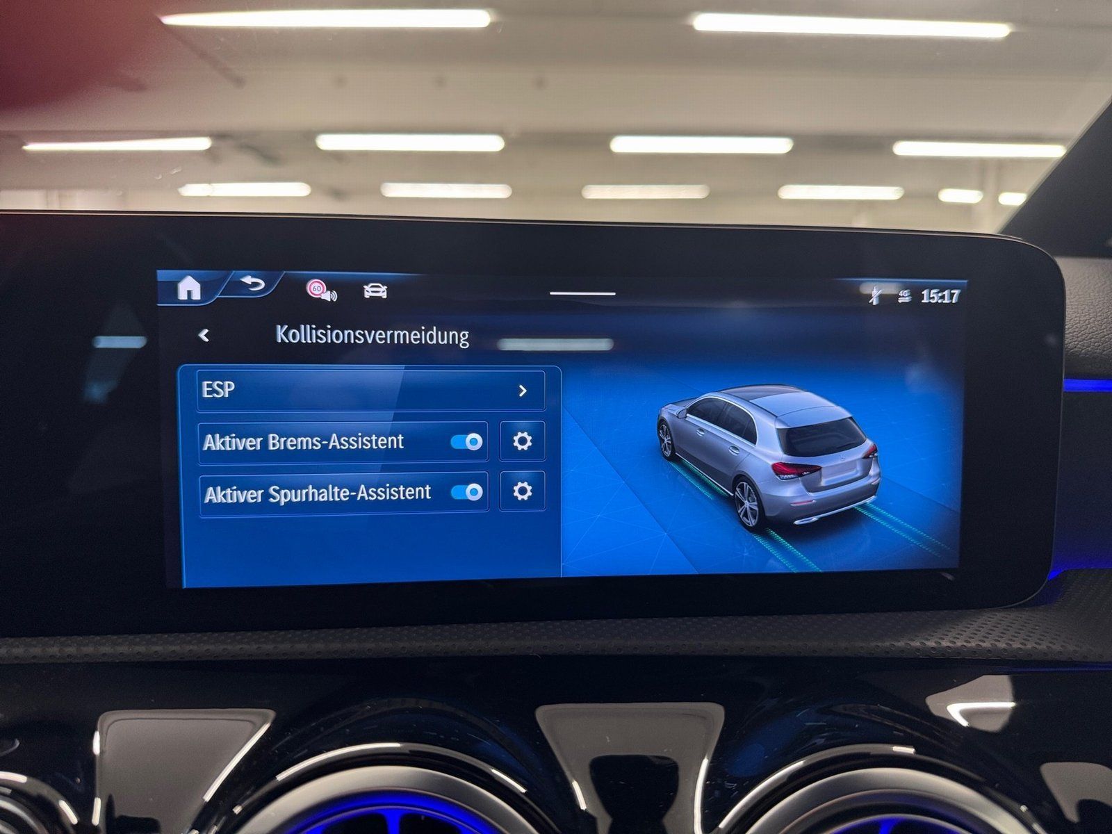 Fahrzeugabbildung Mercedes-Benz A 200 AMG Line *Panorama*LED*Kamera*CarPlay*18"*