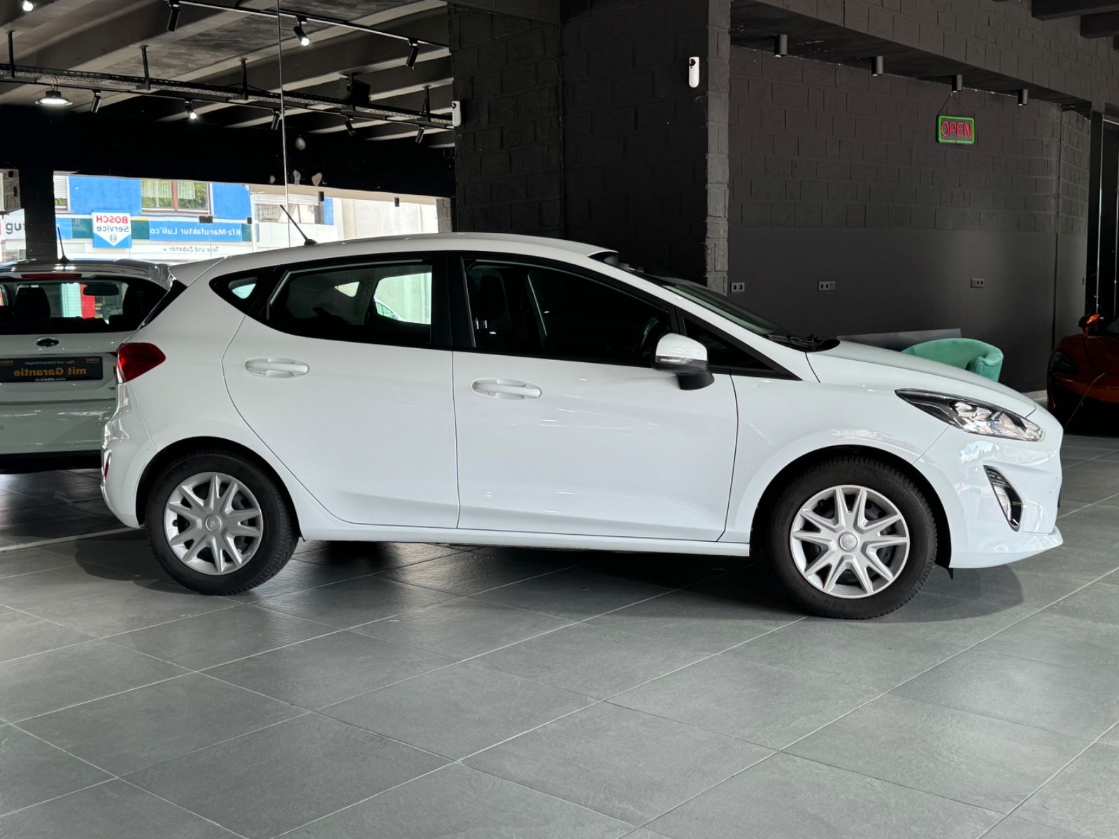 Fahrzeugabbildung Ford Fiesta Cool & Connect/APPLE/8-FACH/SZHZ/