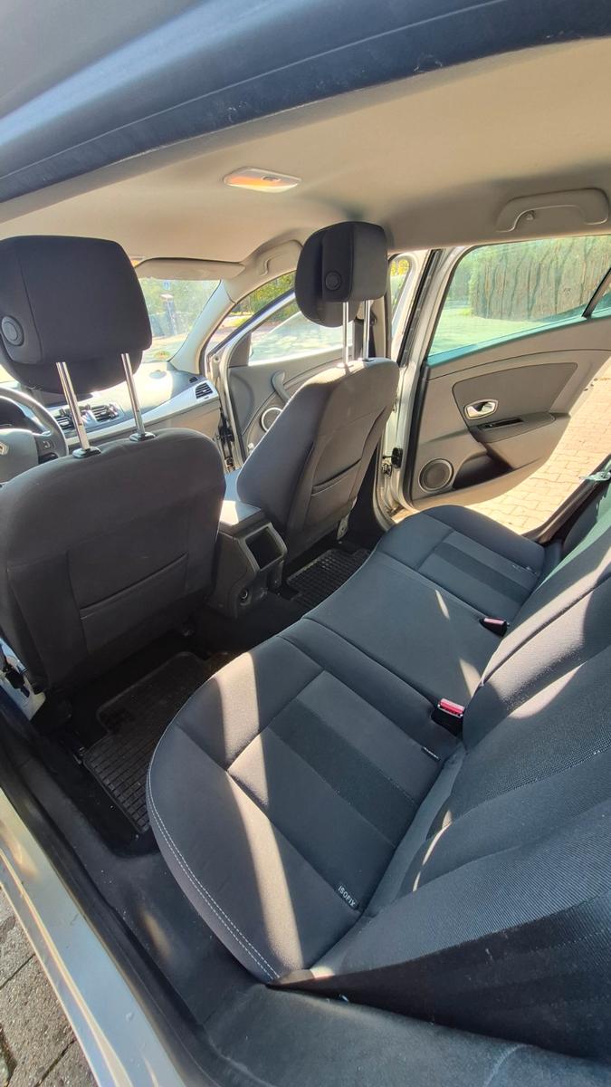 Renault Megane 2011 — interior