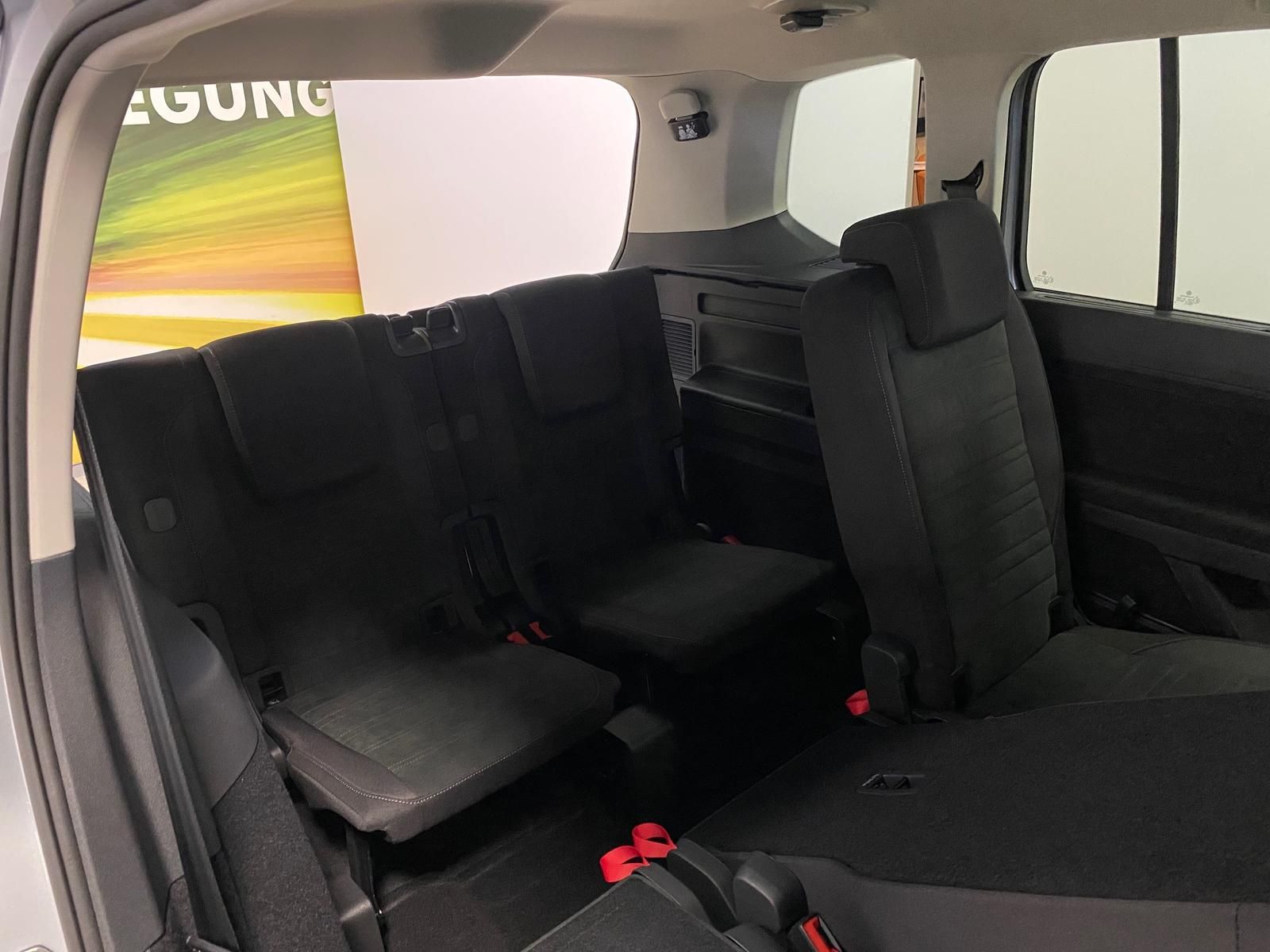 Fahrzeugabbildung Volkswagen Touran 1.5 TSI Comfortline+IQLIGHT+ACC+AHK+TOTWI