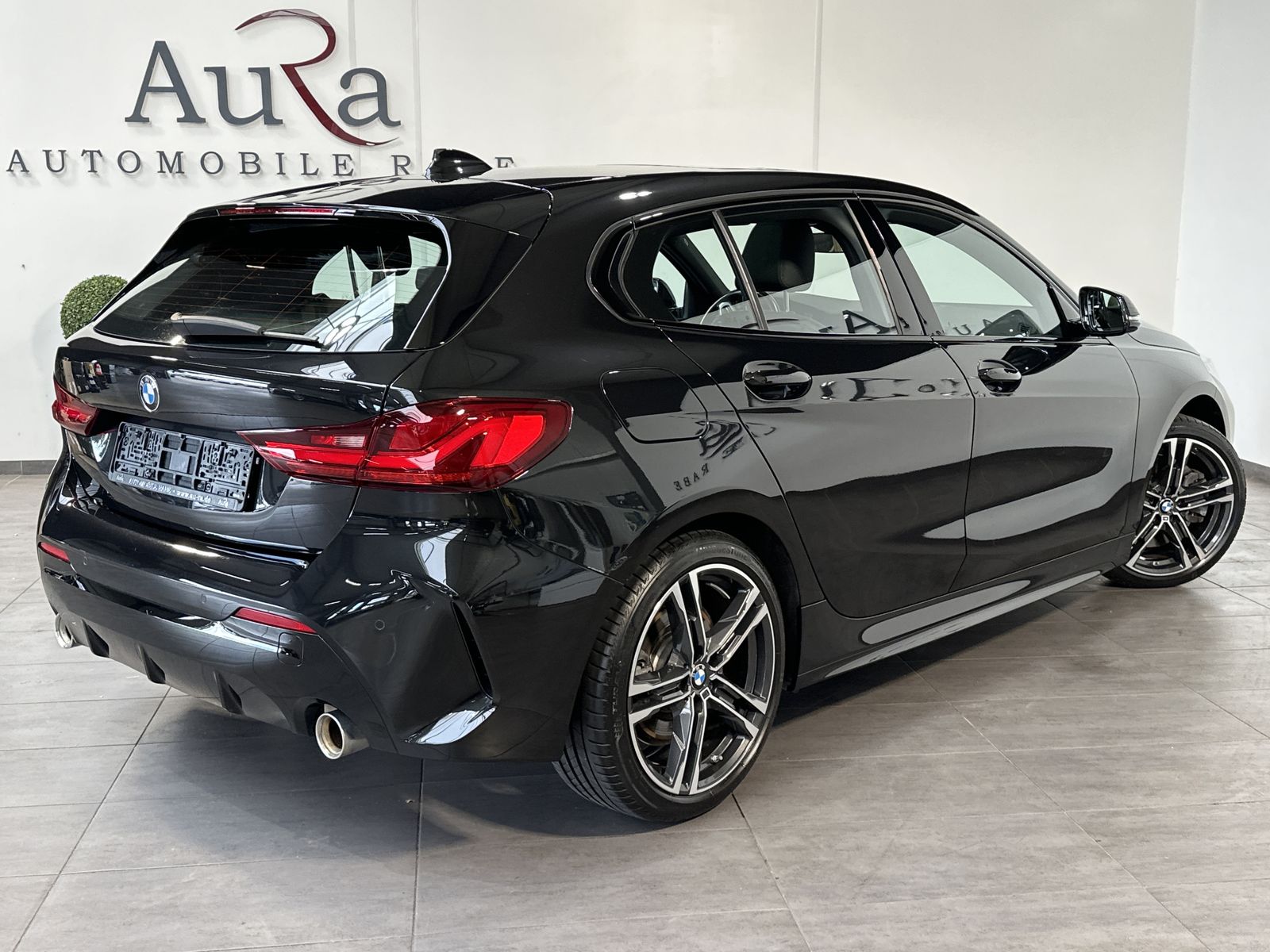 Fahrzeugabbildung BMW 120i M-Sport 5-Türer NAV+LED+AHK+PANO+HIFI+18ZO