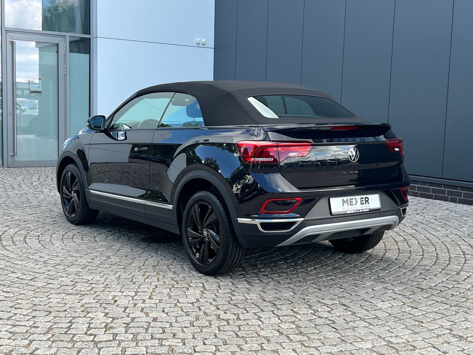 Fahrzeugabbildung Volkswagen T-Roc Cabriolet 1.5 TSI DSG *AHK, LED, Black Sty