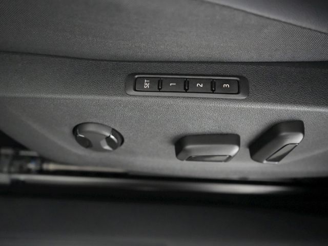 ENYAQ iV 80+NAVI+RÜCKFAHRKAMERA+SITZ-/LENKRADHEI