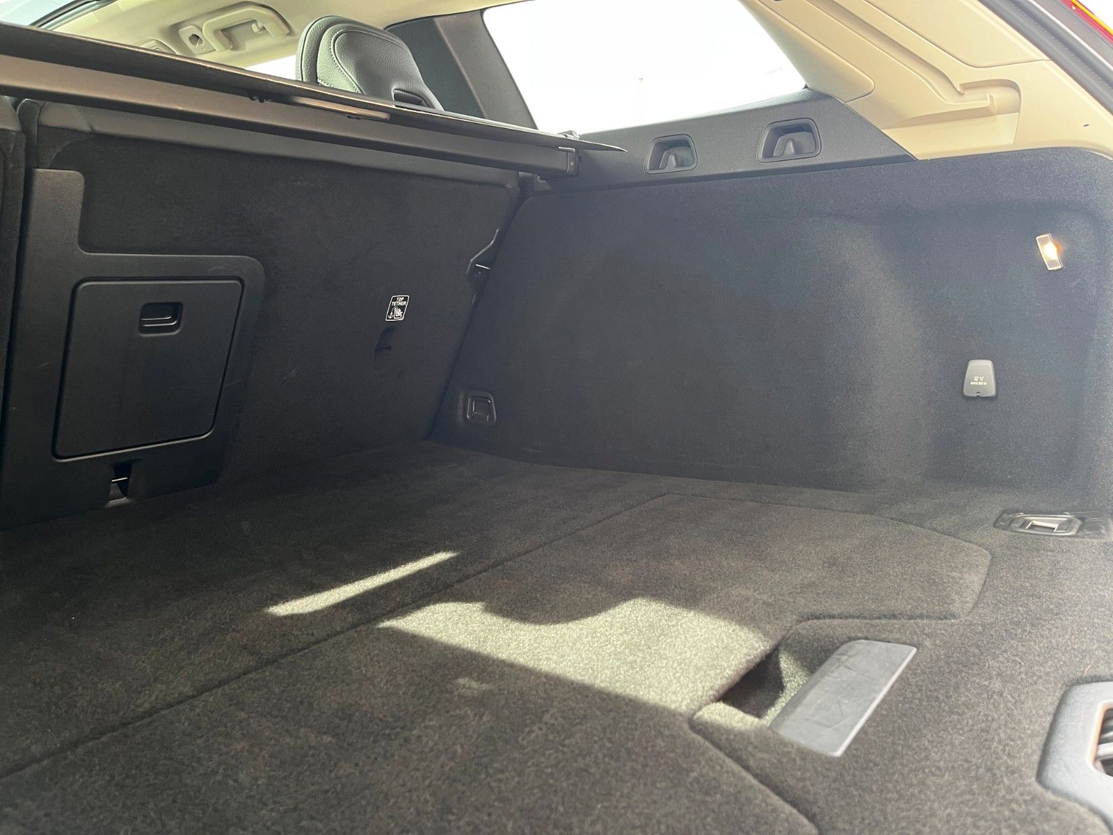 Volvo V60 B4 Plus Dark foto 25