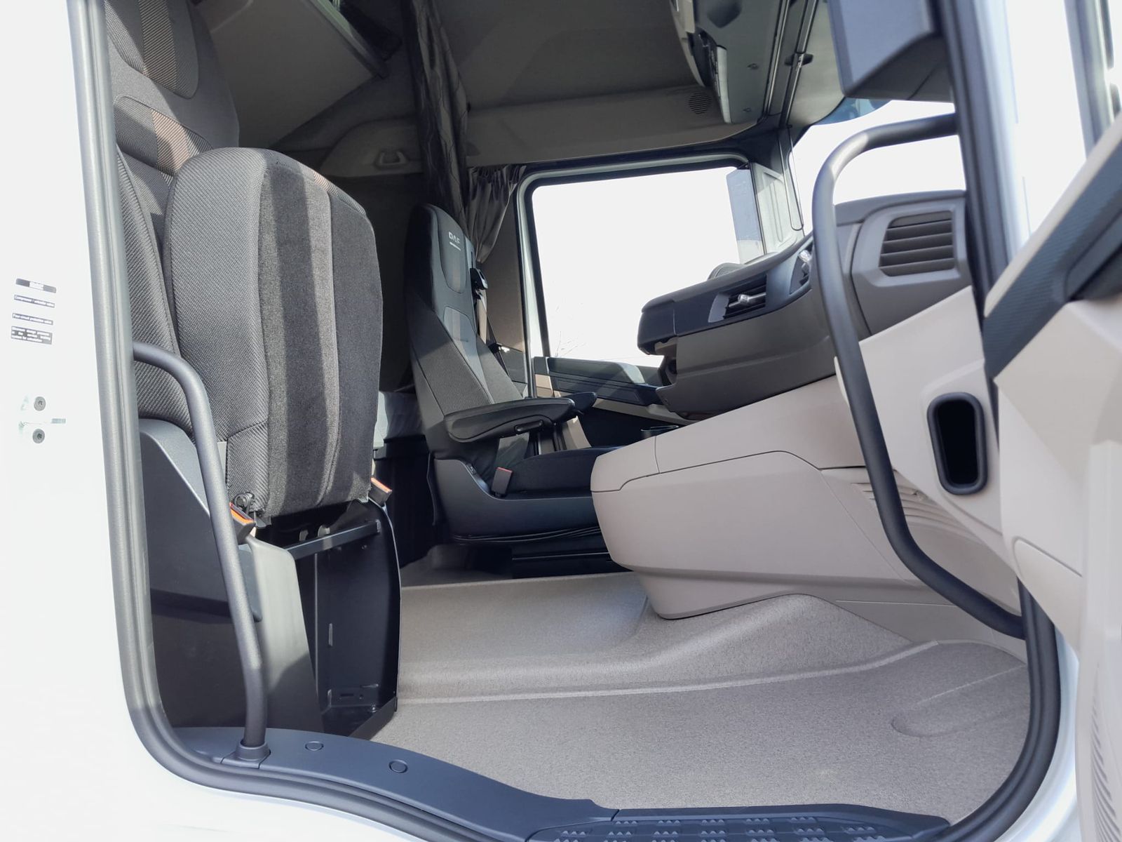 Fahrzeugabbildung DAF FT XG 480 LD 2x vorhanden