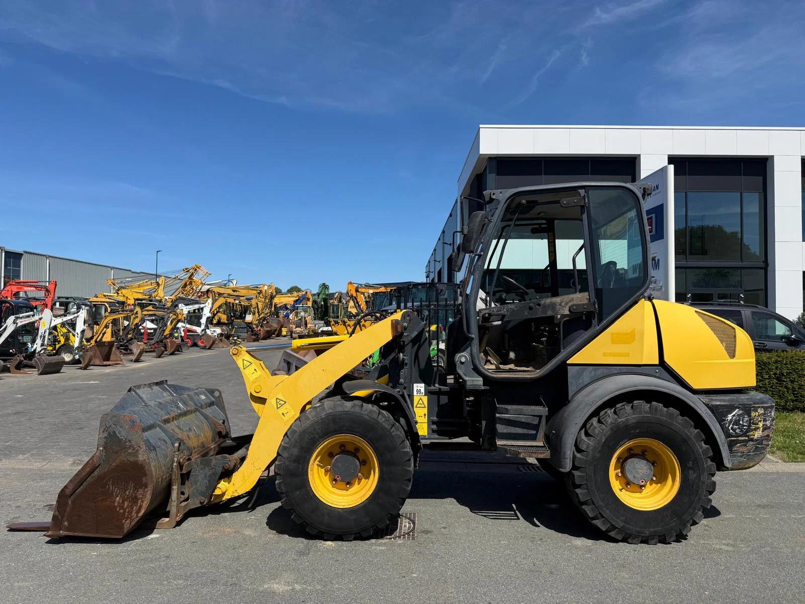 Komatsu WA80-5