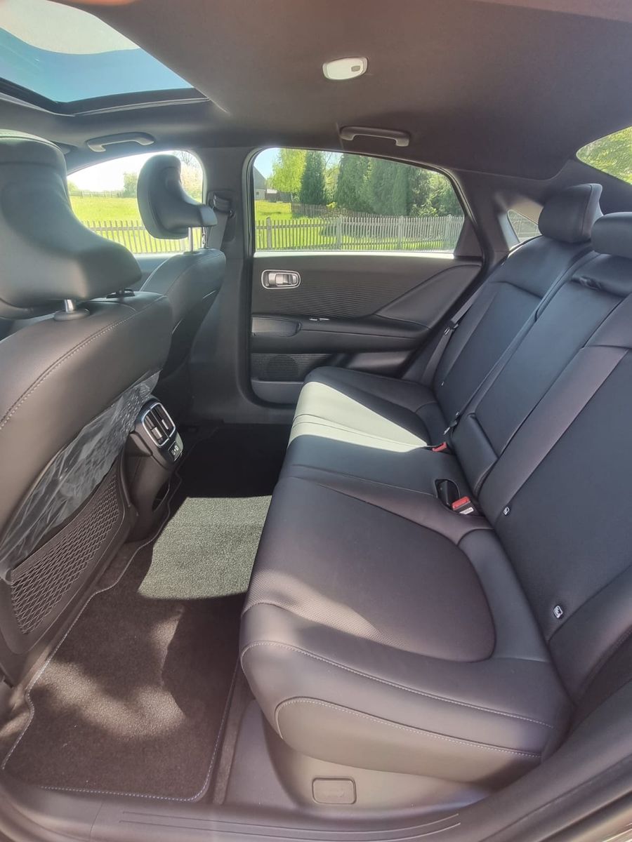 Fahrzeugabbildung Hyundai IONIQ 6 4WD 77,4 325PS UNIQ digitale ASP PanoD.