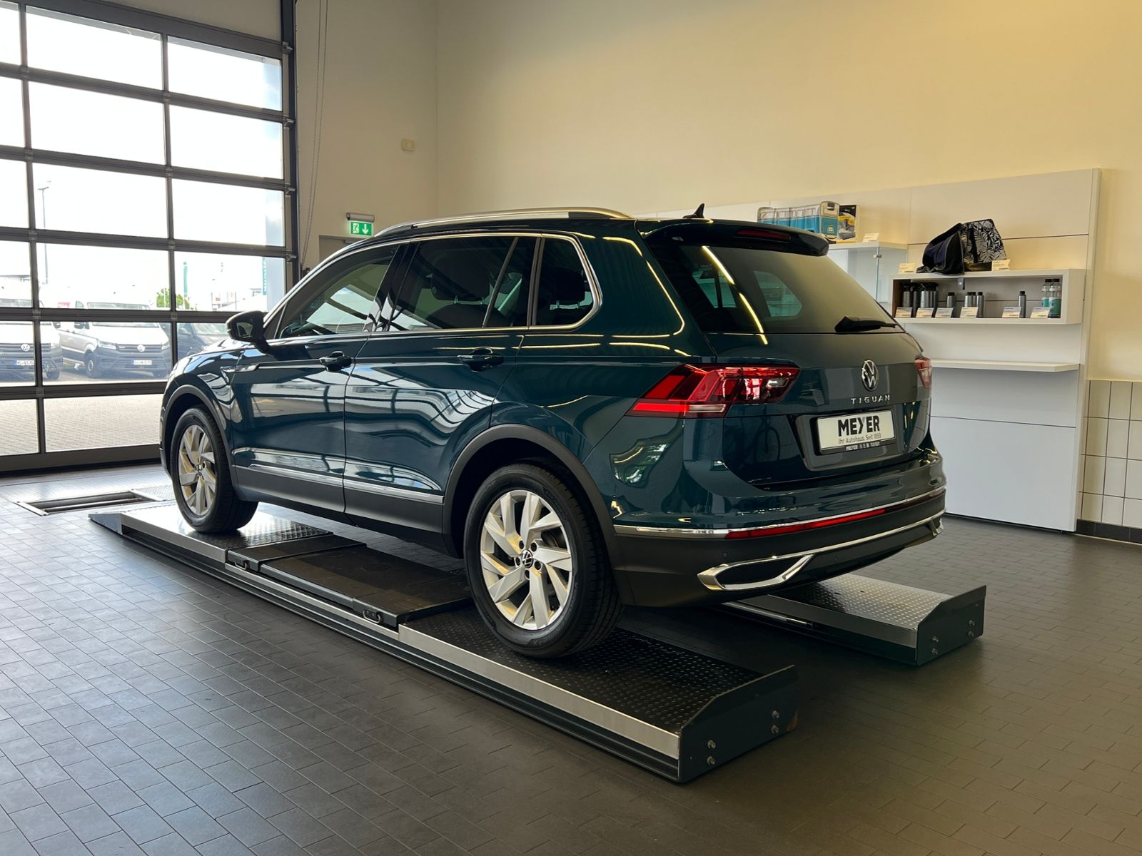 Fahrzeugabbildung Volkswagen Tiguan Elegance 2.0 TDI DSG *AHK, Matrix-LED, Na