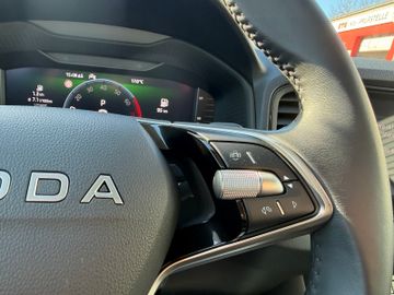 Skoda Karoq Selection+AHK+LED+NAVI+APP+SHZ+LKRHZG+