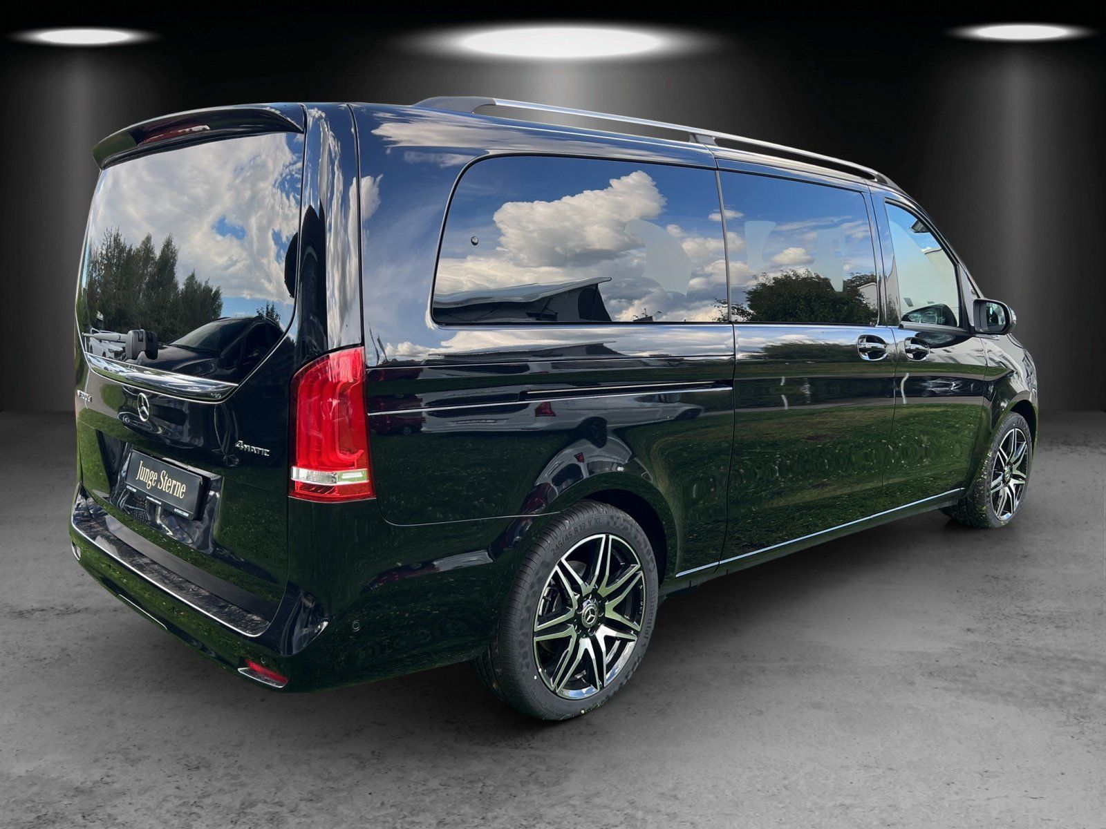Fahrzeugabbildung Mercedes-Benz V300d 4M EDITION Extralang AIRMATIC DISTR 19"AMG