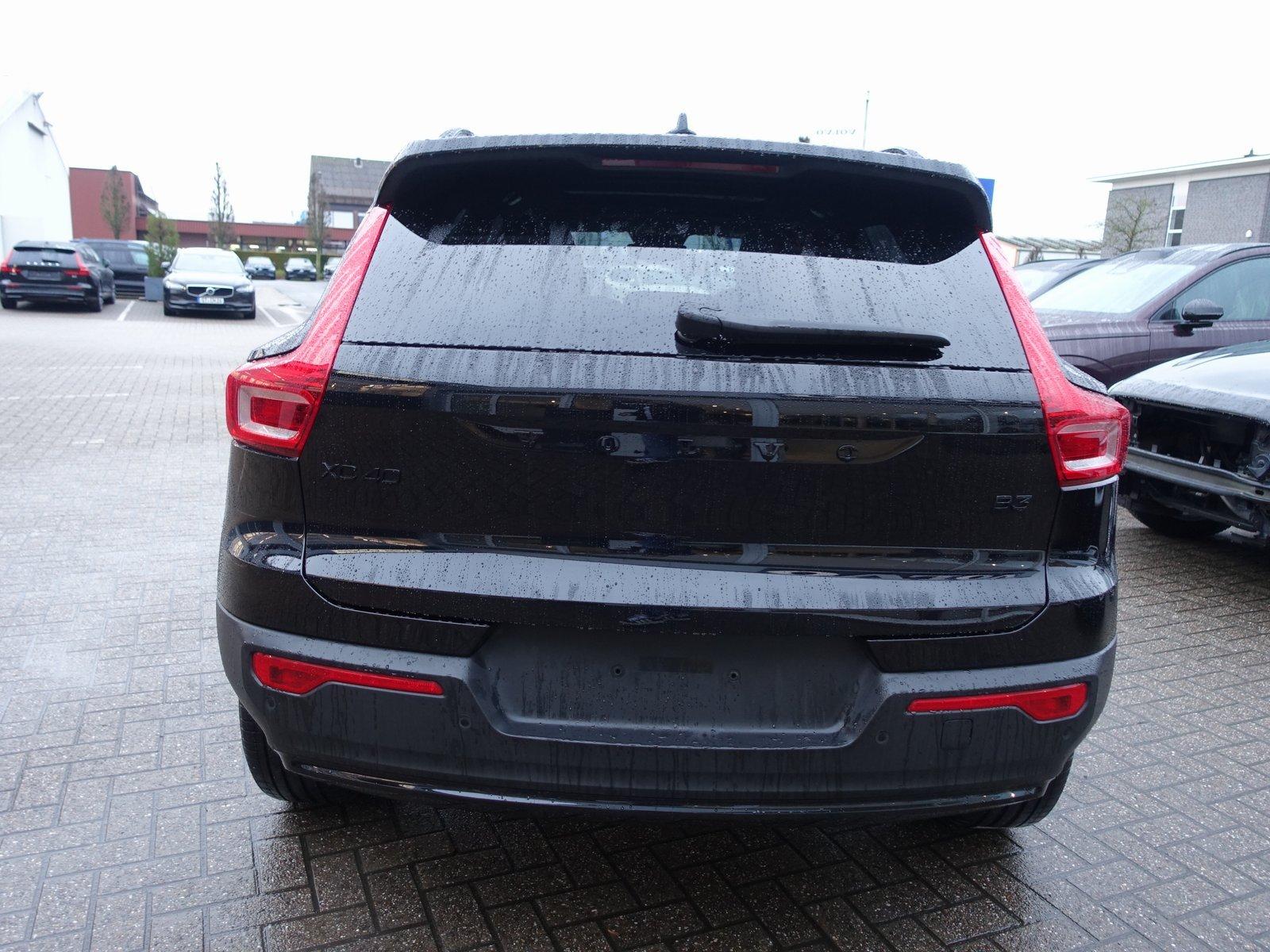 Volvo XC40 Black Edition Plus B3 /Pano/StandH/360°