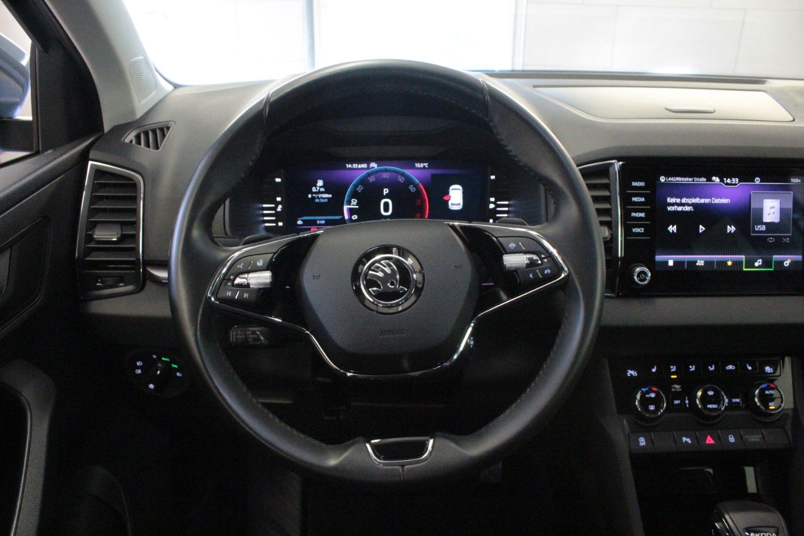 Fahrzeugabbildung SKODA Karoq 1.5l TSI ACT DSG TOUR  AHK schwenkbar