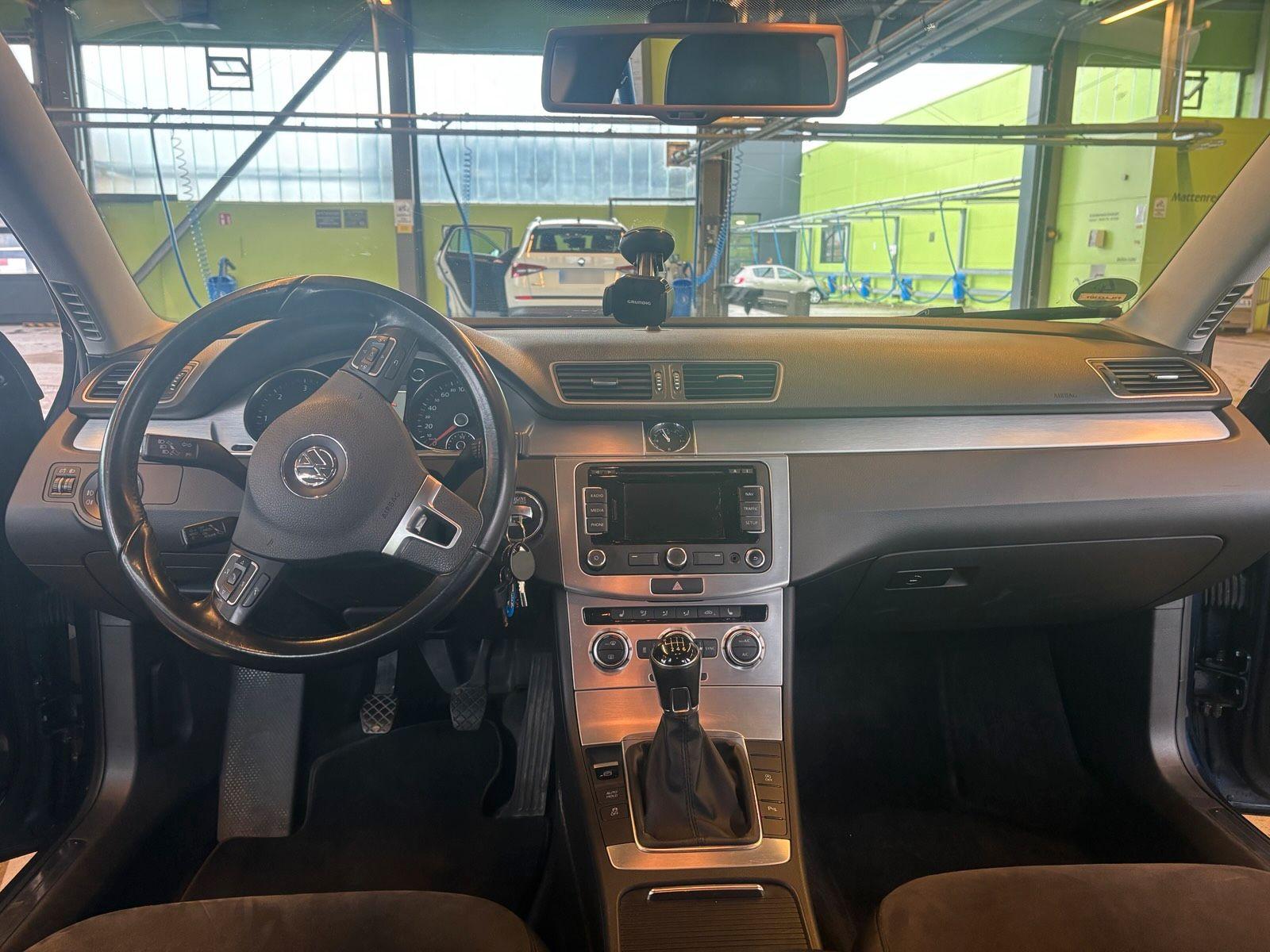 Volkswagen Passat 2012 — photo 13