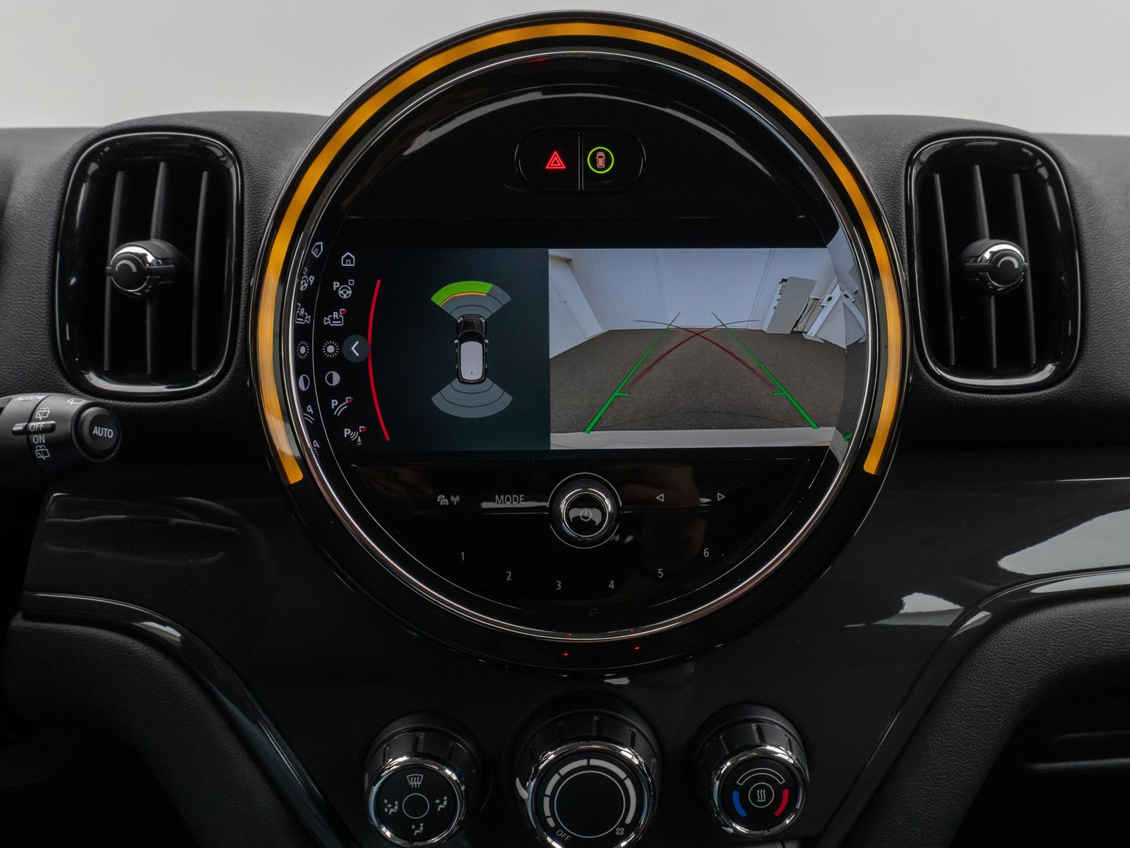 Fahrzeugabbildung MINI One Countryman Essential Trim Kamera AHK LED