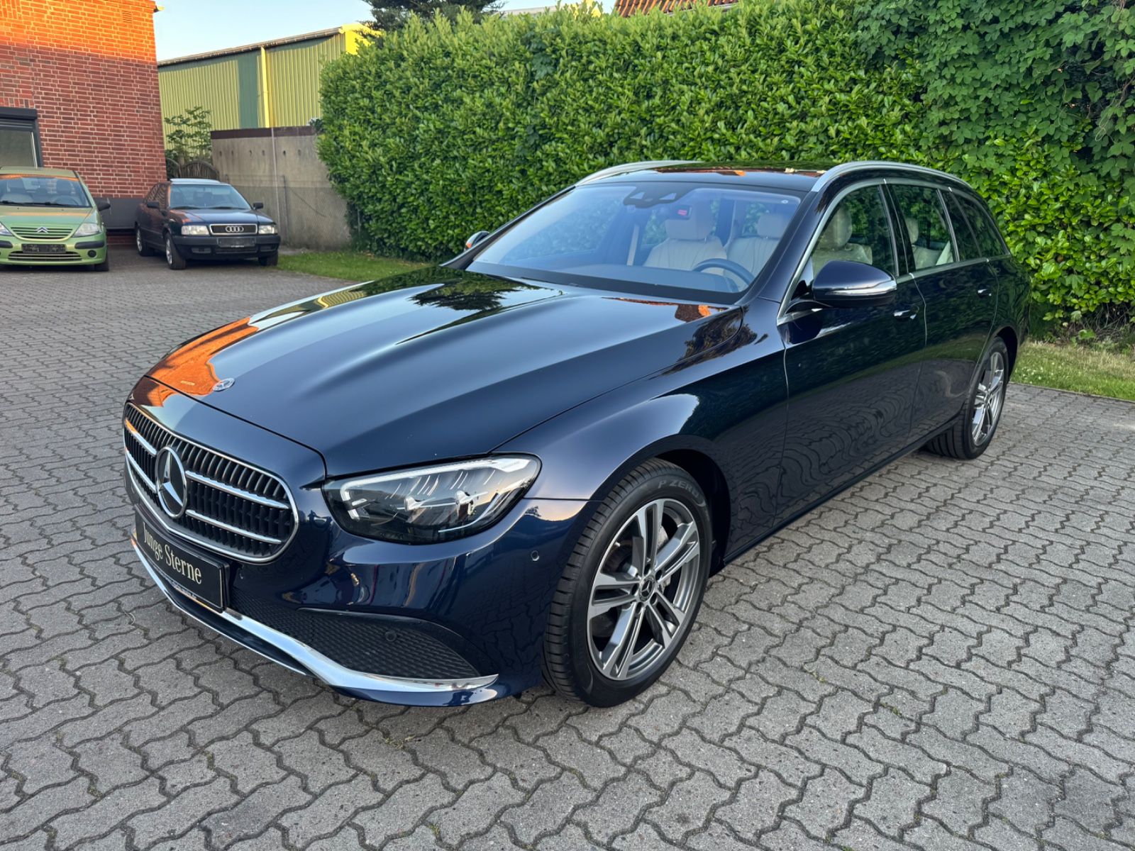 Mercedes-Benz E 300d 9G-TRONIC 4MATIC PanoramaACC Leder Ambien imagem 2