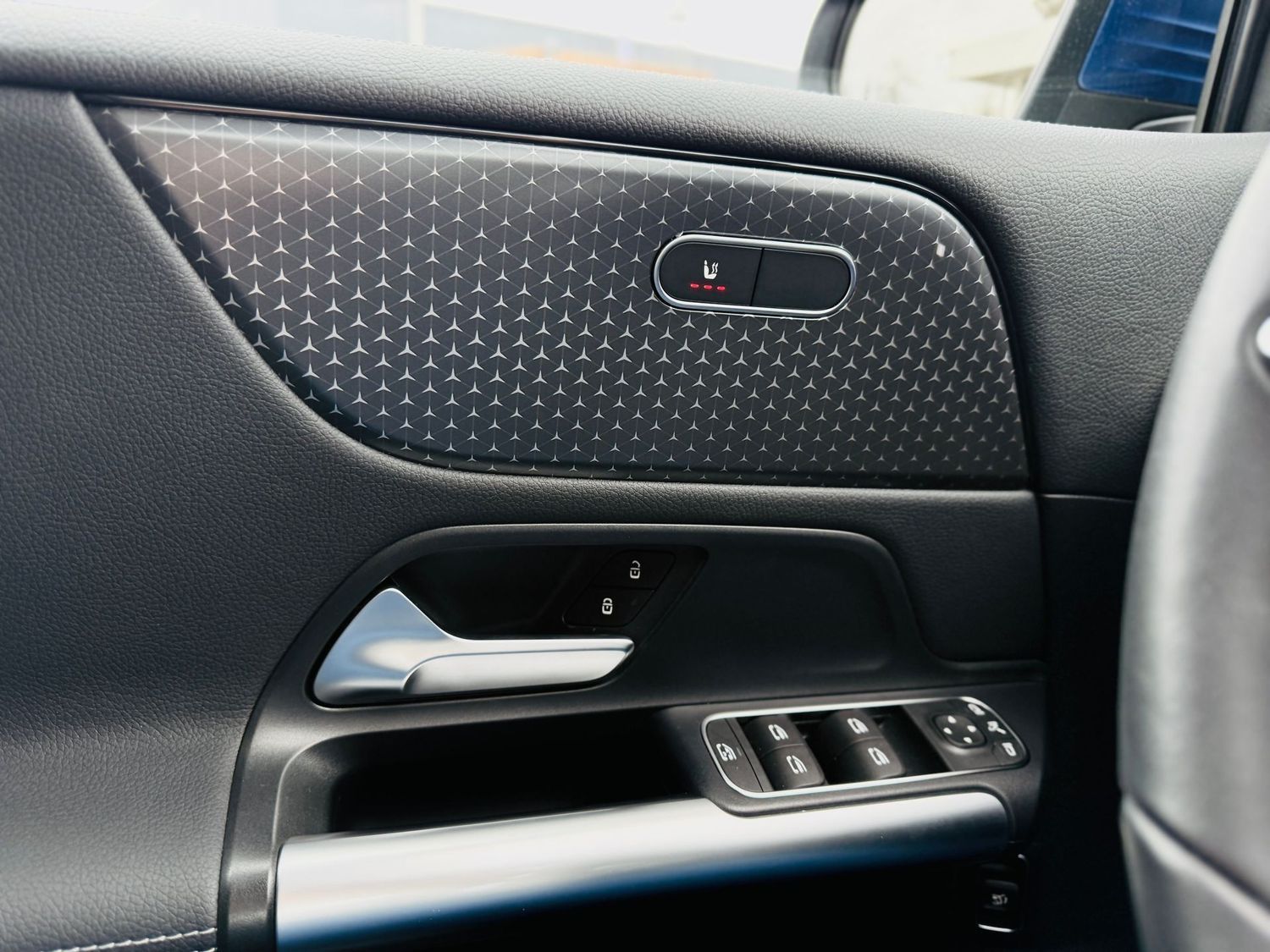 Fahrzeugabbildung Mercedes-Benz B 200 PROGRESSIVE, Winter, LED, Navi, PTS, RFK,